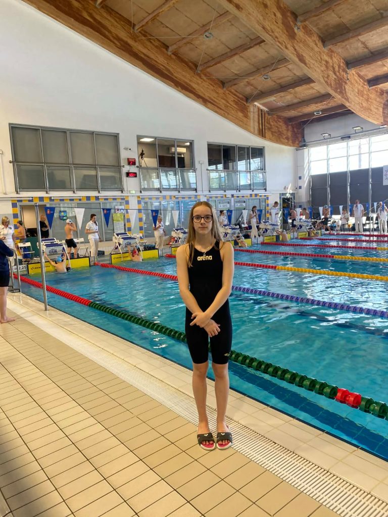 Zuzanna Dybcio tuż za podium podczas MDMM 13 lat w pływaniu !!! 